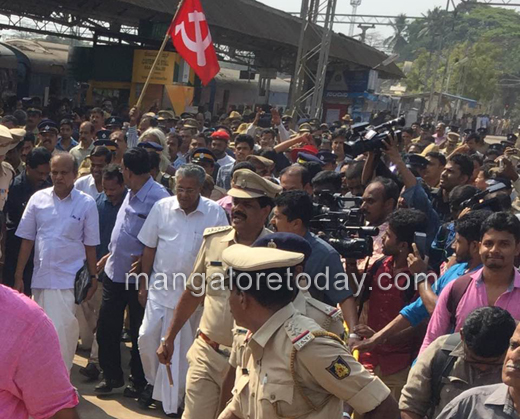 Pinarai arrives in mangalore